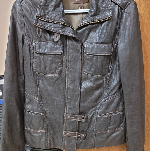 Danier leather jacket size small. Great condition - Picture 1 of 2